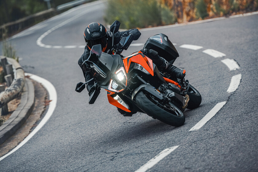 5 Claves para Tocar Rodilla en Moto