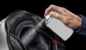 Como limpiar el casco de moto?
