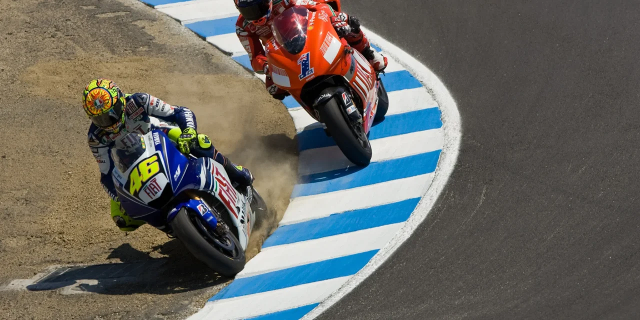 Rossi vs Stoner Laguna Seca 2007