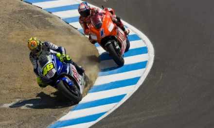 Rossi vs Stoner Laguna Seca 2007