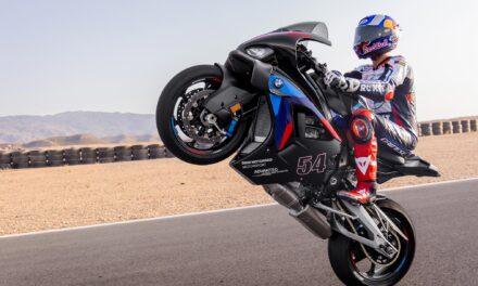 Como hacer un wheelie ?