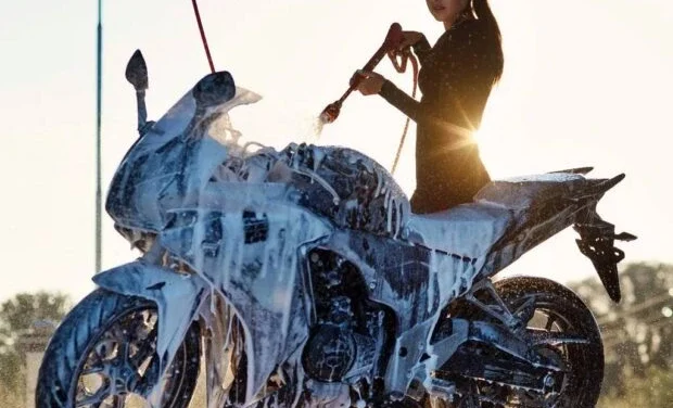 Como lavar una moto?