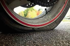 Como saber que estoy pinchado en moto?