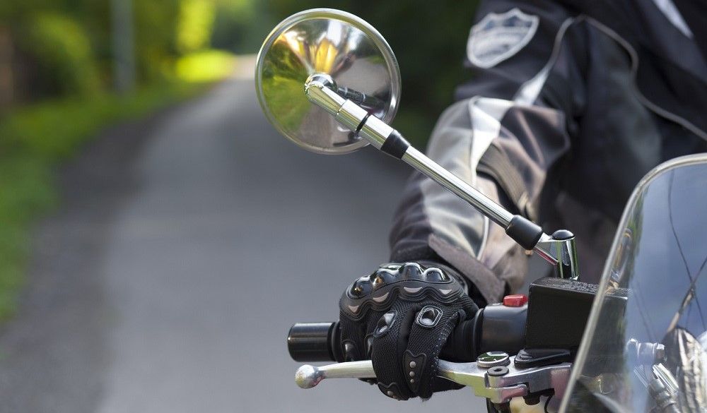 COMO frenar en MOTO correctamente?
